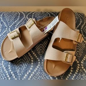Sketchers Luxe Foam Double Strap Sandal. Size 8